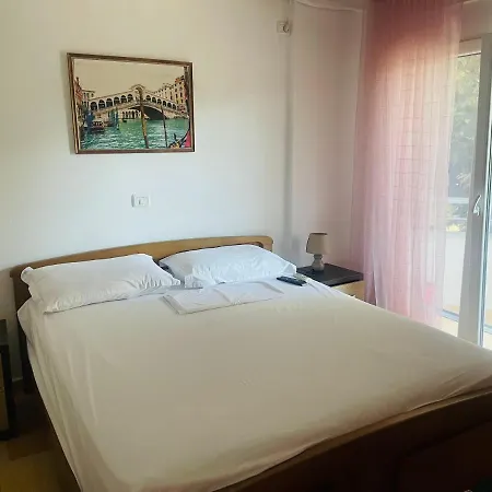 Alda's Apartment Golem (Tirana)