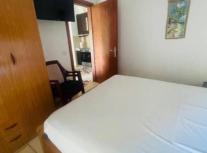 Alda's Appartement Golem (Tirana)